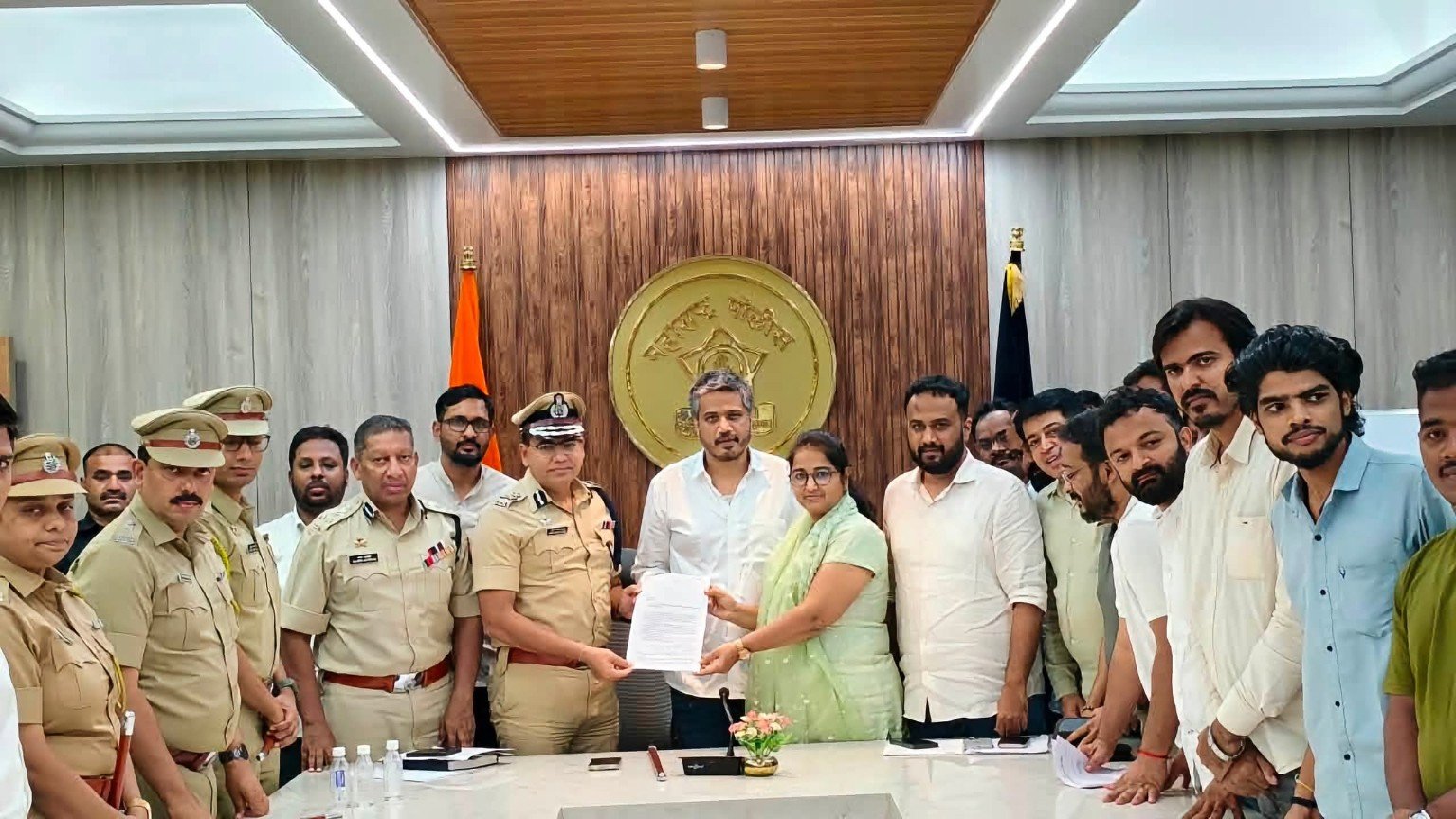 MPSC आक्रोश मोर्चाच्या परवानगीसंदर्भात पोलीस अधिकाऱ्यांची भेट