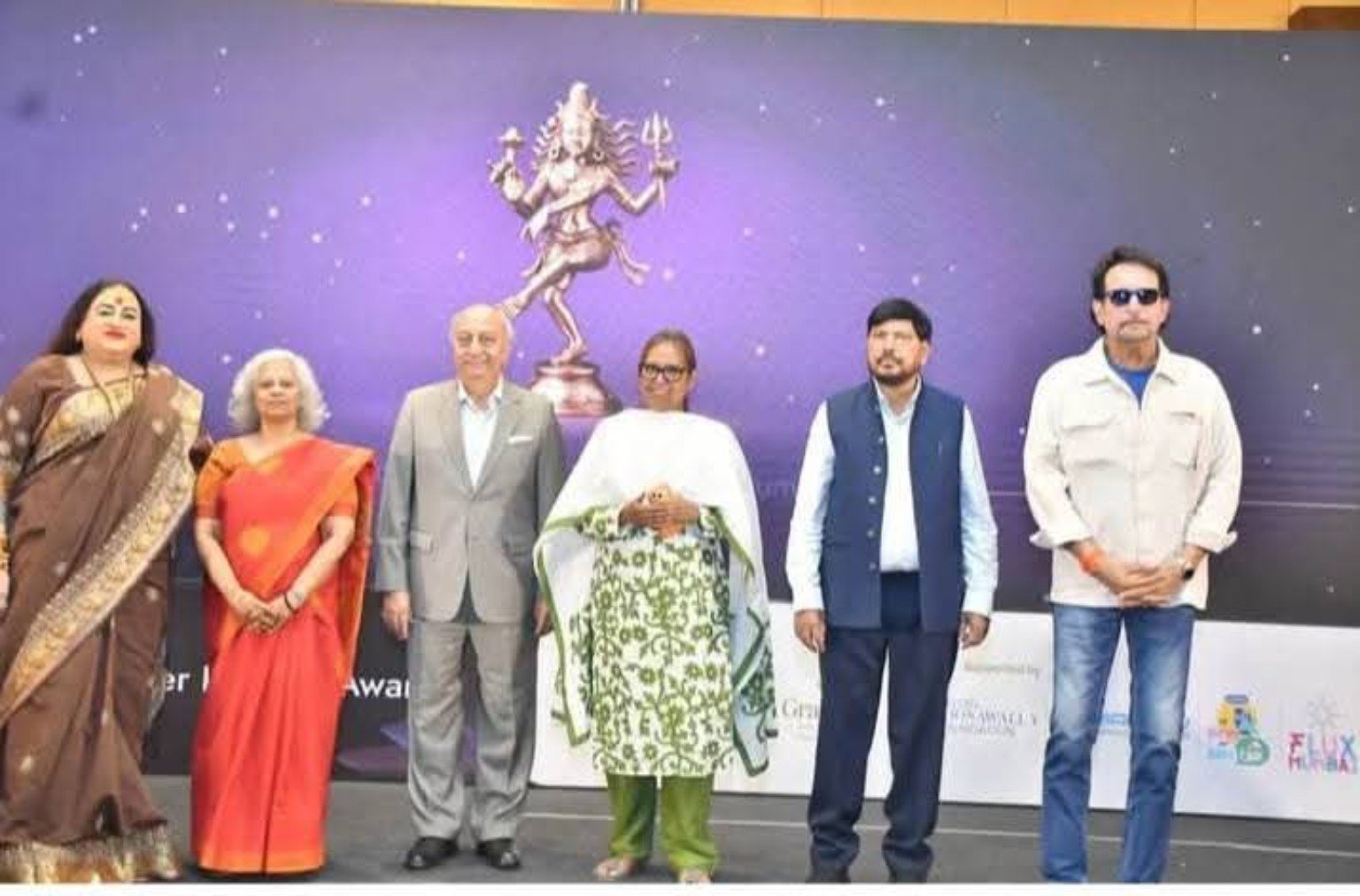 प्राइड इन पॉवर सोहळ्यात व्यासपीठावर उपस्थित मान्यवर
